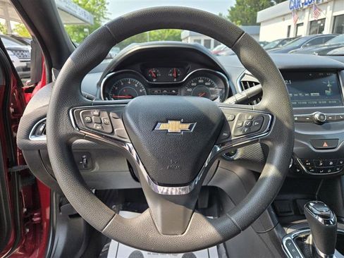 Used 2018 Chevrolet Cruze LT w/ Convenience Package image 17