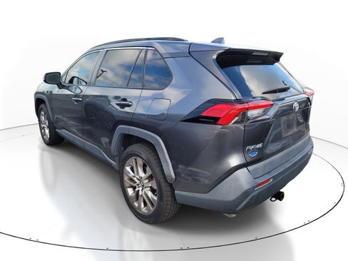 Used 2021 Toyota RAV4 XLE Premium FWD image 5