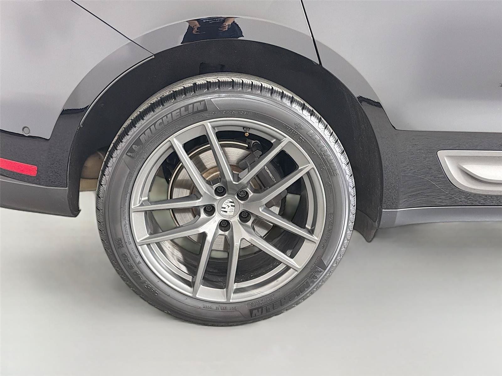 Certified 2024 Porsche Macan Turbo AWD/4WD image 13