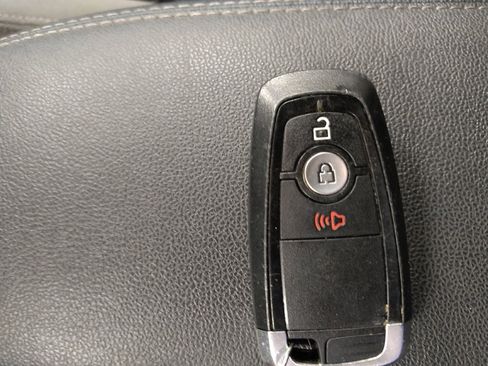 Used 2020 Ford Escape SE image 32