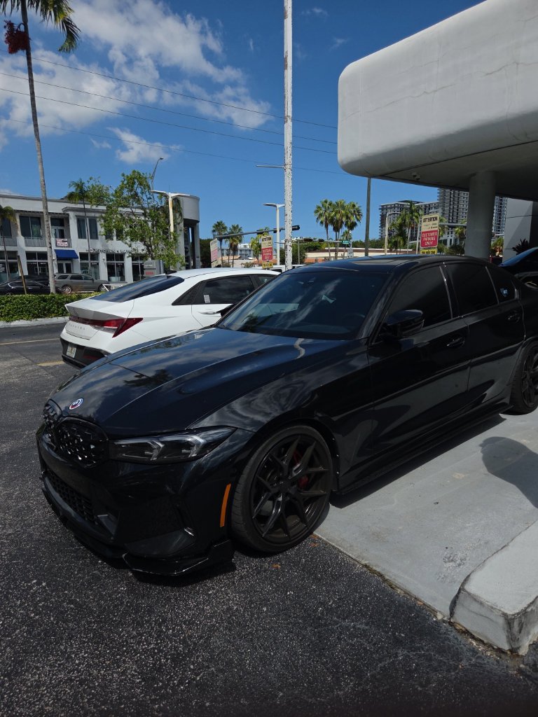 Used 2023 BMW M340i xDrive w/ Shadowloine Package AWD/4WD image 3