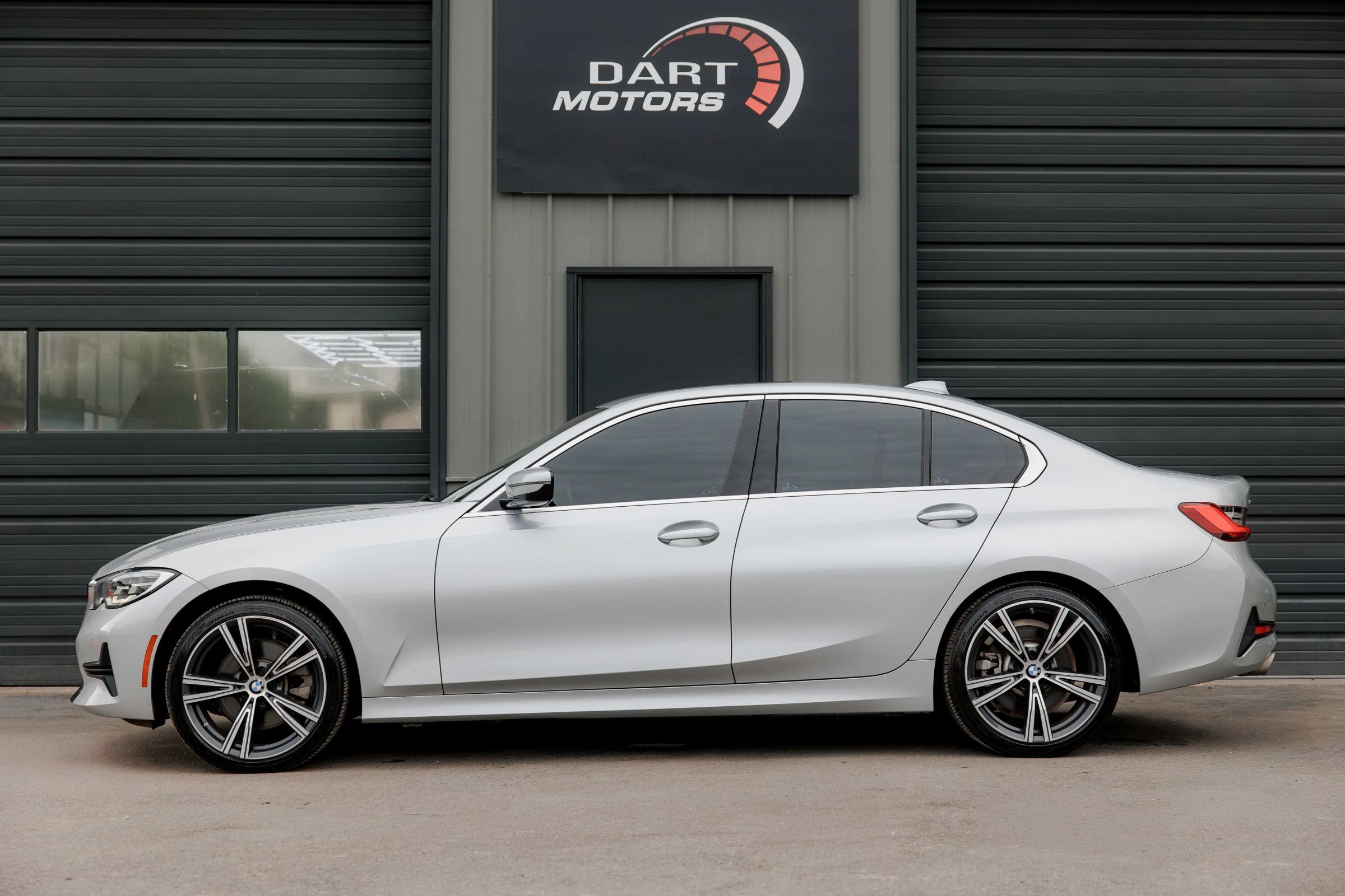 Used 2019 BMW 330i xDrive Sedan w/ Driving Assistance Package AWD/4WD image 4