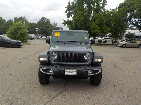 New 2026 Jeep Gladiator Sport AWD/4WD image 3