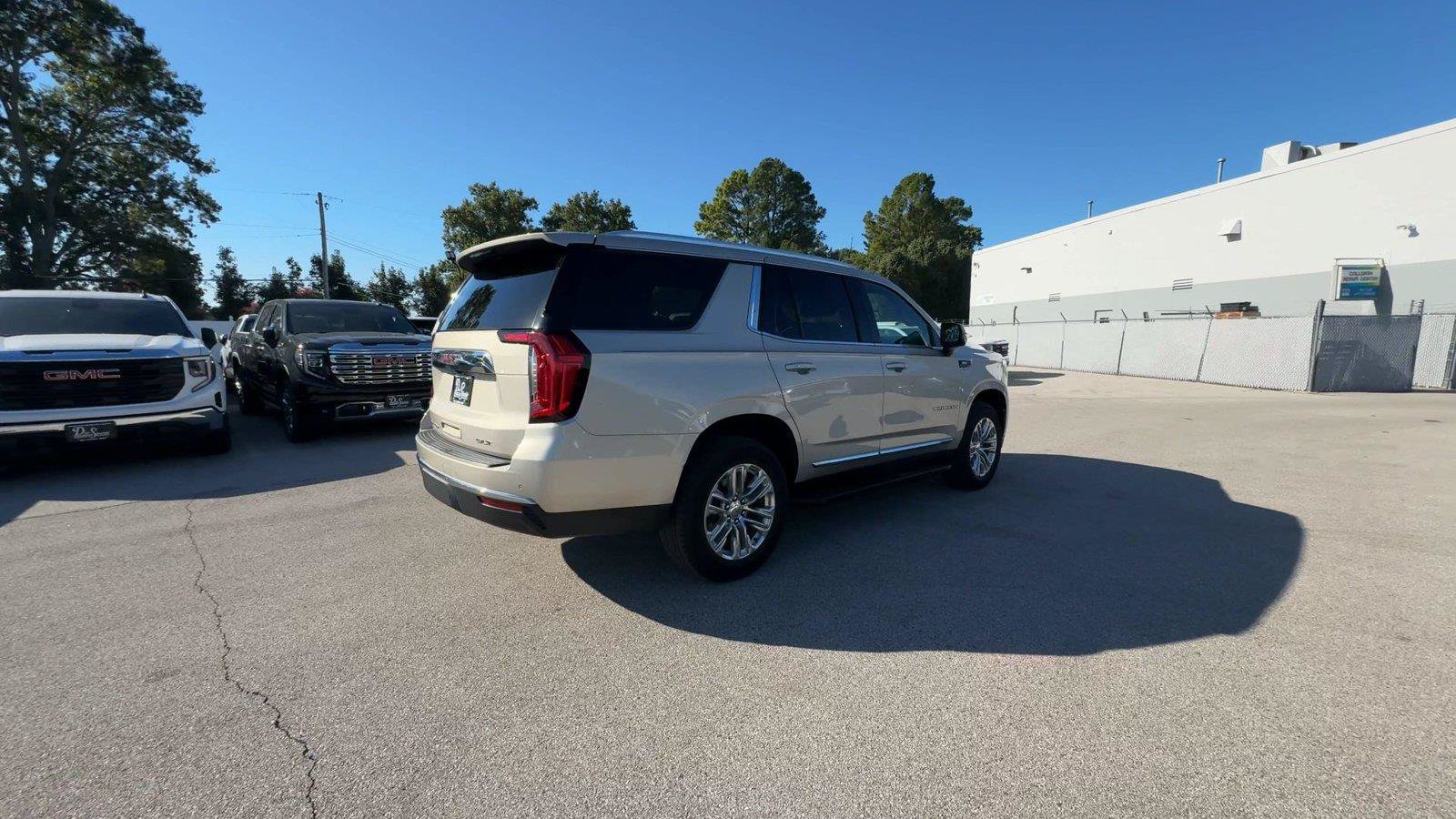 Used 2023 GMC Yukon SLT w/ SLT Luxury Package AWD/4WD image 9
