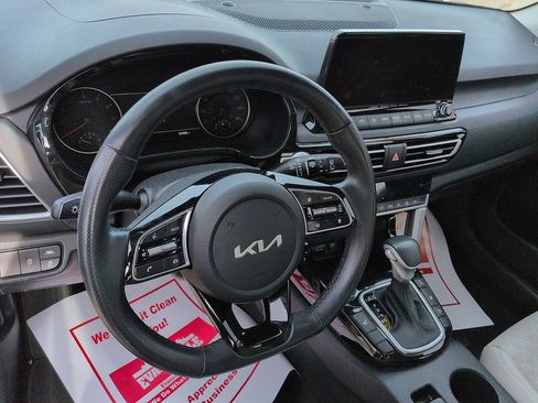 Used 2023 Kia Seltos SX image 9