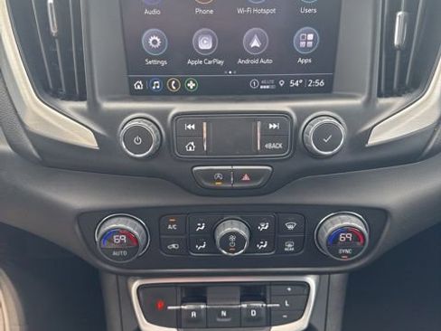 Used 2024 GMC Terrain SLT AWD/4WD image 18