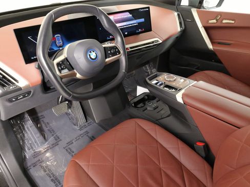 Used 2023 BMW iX xDrive50 w/ Premium Package image 28