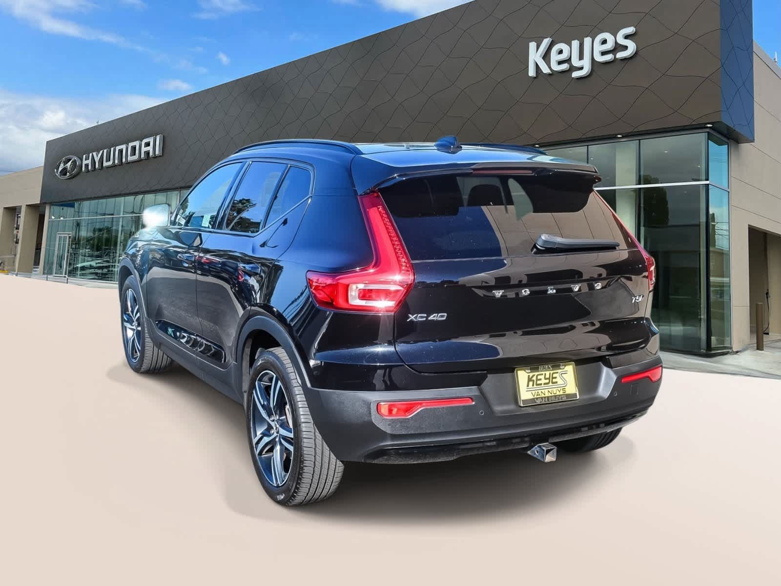Used 2021 Volvo XC40 T5 R-Design AWD/4WD image 7