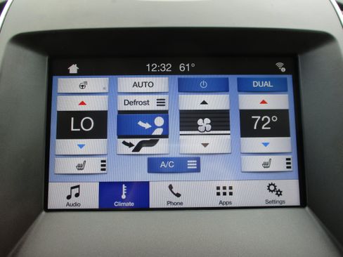 Used 2017 Ford Edge Titanium w/ Cold Weather Package FWD image 23