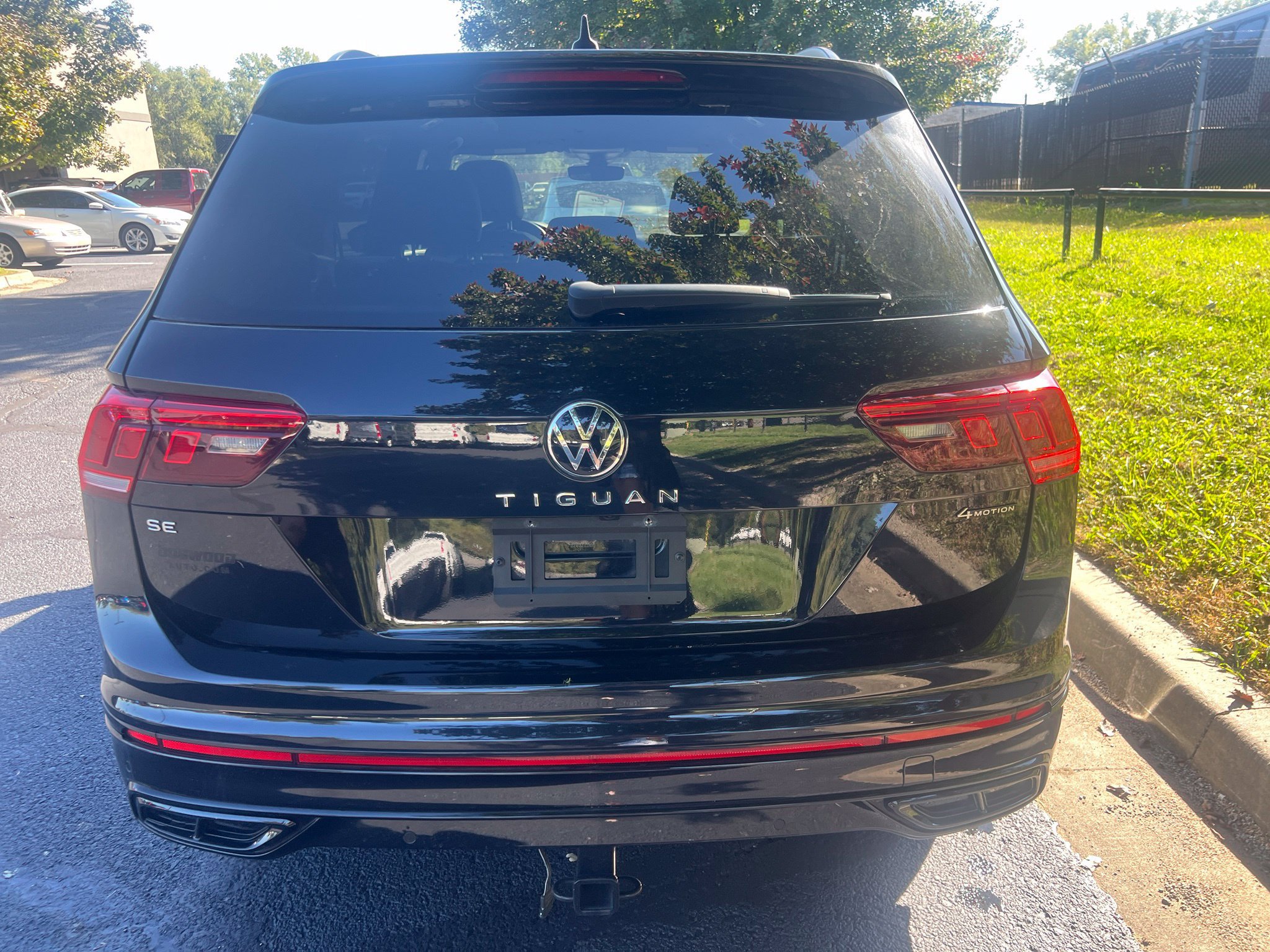 Used 2023 Volkswagen Tiguan SE R-Line AWD/4WD image 6