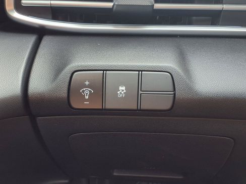 Used 2025 Hyundai Elantra SEL FWD image 15