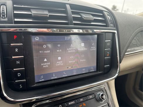 Used 2020 Lincoln Continental AWD w/ Premium Package image 39