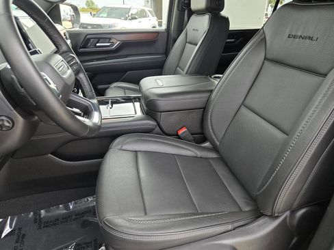 Used 2025 GMC Yukon XL Denali image 21