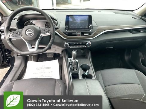 Used 2025 Nissan Altima 2.5 SV FWD image 12