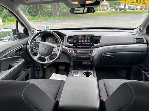 Used 2025 Honda Ridgeline Sport image 14