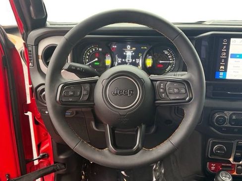 Used 2024 Jeep Wrangler Unlimited image 10