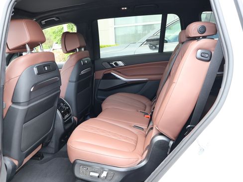 Used 2026 BMW X7 M60i AWD/4WD image 17