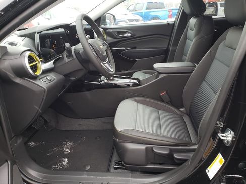 New 2026 Chevrolet Trax LT w/ Sunroof Package image 8