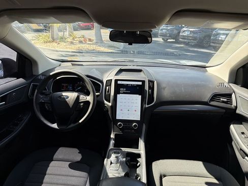 Used 2021 Ford Edge SE image 10