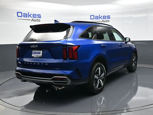 Certified 2022 Kia Sorento EX w/ Panoramic Sunroof Package image 8