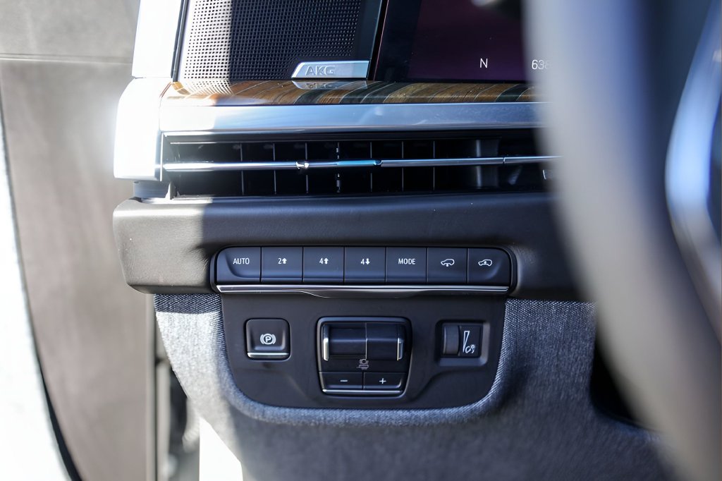 Used 2025 Cadillac Escalade ESV Sport Platinum AWD/4WD image 15
