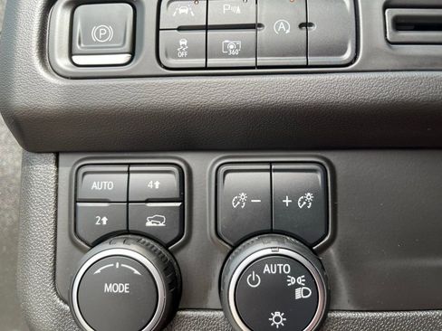 Used 2023 Chevrolet Tahoe LT w/ Luxury Package image 19