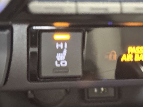 Used 2025 Toyota RAV4 XLE Premium image 30