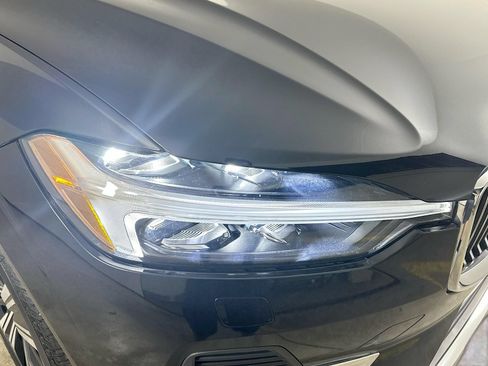 Used 2023 Volvo XC60 B5 Plus w/ Climate Package AWD/4WD image 9
