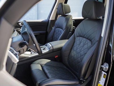 Used 2024 BMW X7 xDrive40i w/ Premium Package image 23