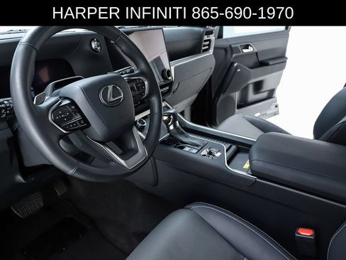 Used 2024 Lexus GX 550 w/ Accessory Package (31) AWD/4WD image 20