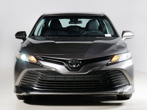 Used 2018 Toyota Camry LE FWD image 8