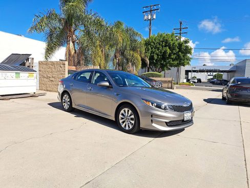 Used 2016 Kia Optima EX w/ Premium Package image 2