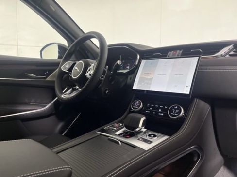 New 2026 Jaguar F-PACE R-Dynamic S image 19