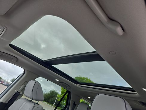 Used 2025 Honda Pilot Elite image 16