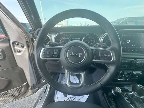 Used 2019 Jeep Wrangler Unlimited Sahara AWD/4WD image 16