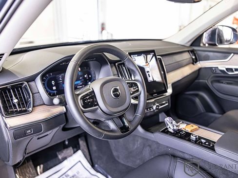 Used 2025 Volvo XC90 B6 Plus image 22