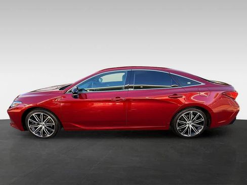 Used 2019 Toyota Avalon Touring FWD image 3