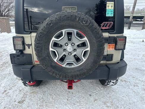 Used 2018 Jeep Wrangler Unlimited Rubicon w/ Cold Weather Group image 14