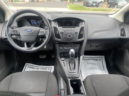 Used 2016 Ford Focus SE w/ SE Power Seat Package FWD image 25