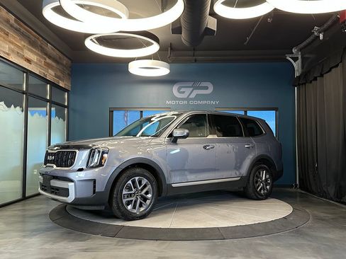 Used 2024 Kia Telluride LX AWD/4WD image 7