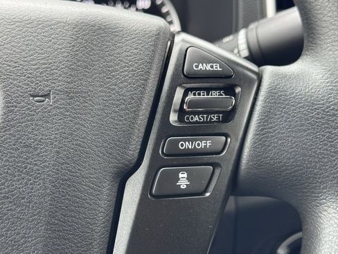 Used 2022 Nissan Frontier SV w/ Technology Package image 9