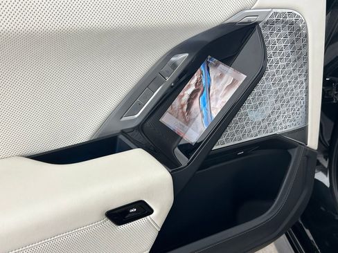 Used 2023 BMW 760i xDrive image 36