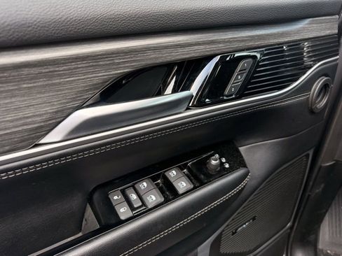 Used 2024 Jeep Wagoneer Series II w/ Flexible Seating Group image 12