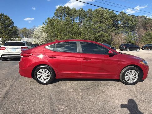 Used 2017 Hyundai Elantra SE image 2