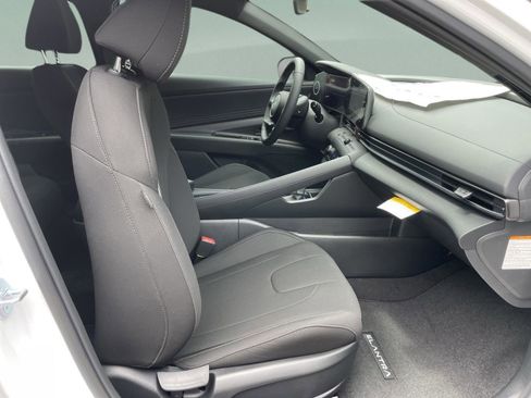 New 2025 Hyundai Elantra SEL image 19
