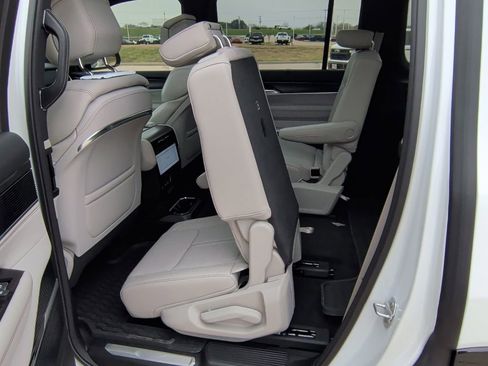 New 2026 Jeep Grand Wagoneer Summit AWD/4WD image 44