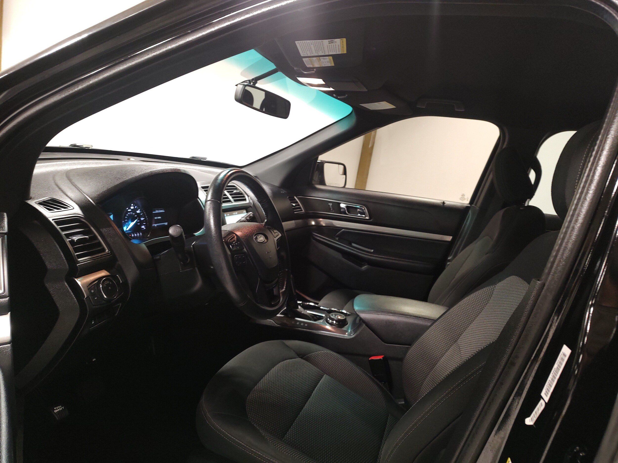 Used 2018 Ford Explorer XLT w/ Equipment Group 201A AWD/4WD image 9