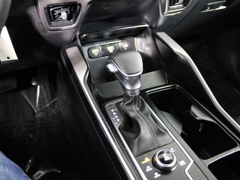 Used 2023 Kia Sorento LX image 9