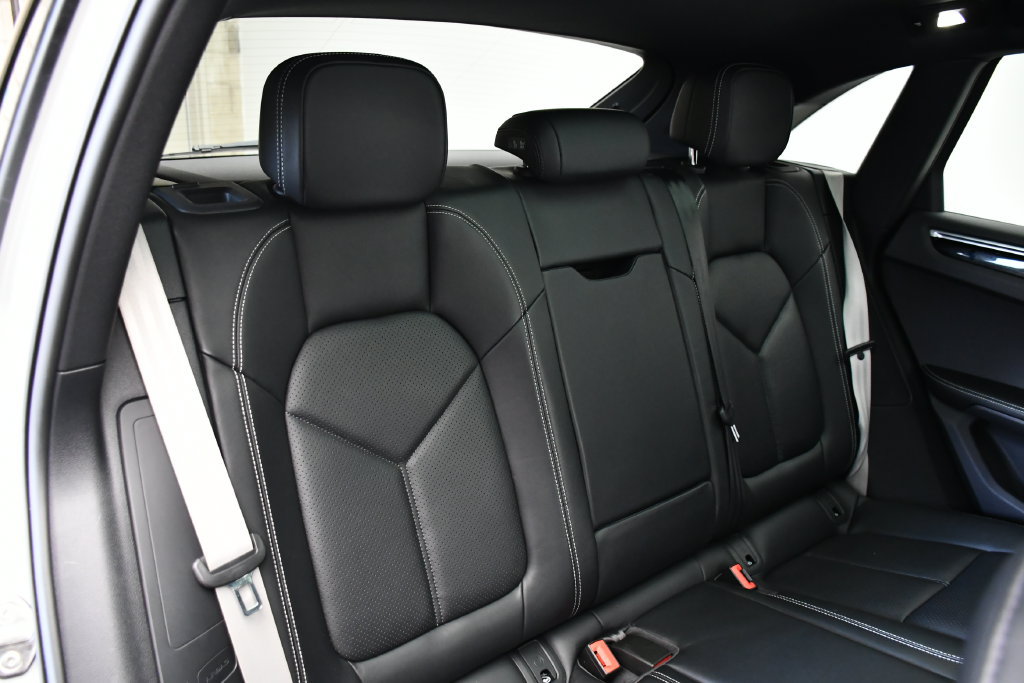 Certified 2024 Porsche Macan AWD/4WD image 51