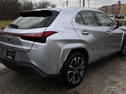 Used 2023 Lexus UX 250h Premium image 5